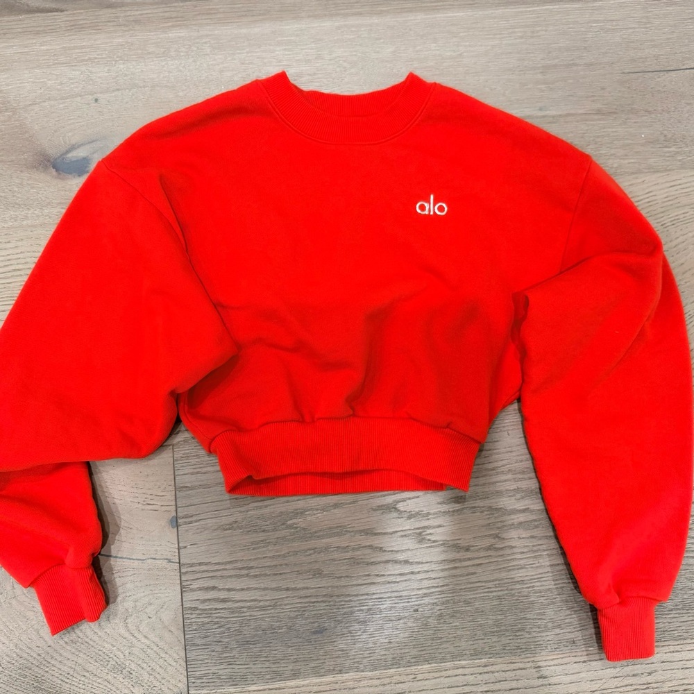 ALO Yoga Vibrant Red Cropped Pullover